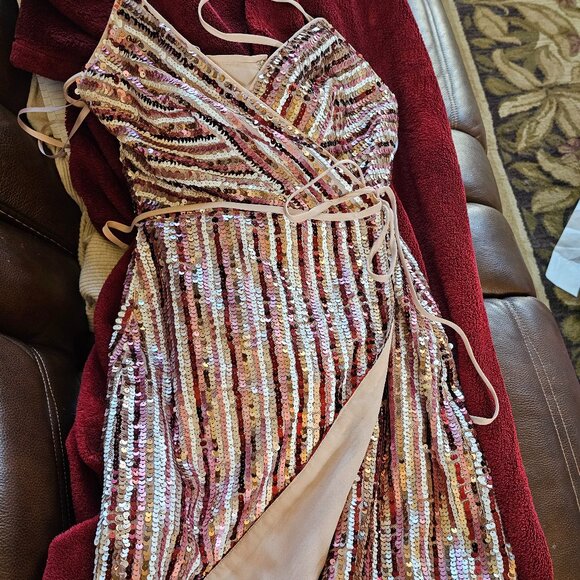 BCBGMAXAZRIA Sequin Wrap Dress – Cream/Pink, Size 0 - Picture 2 of 5